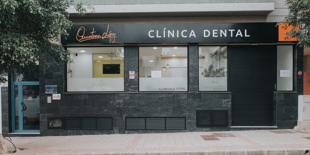 Fachada Clínica Dental Quintana López